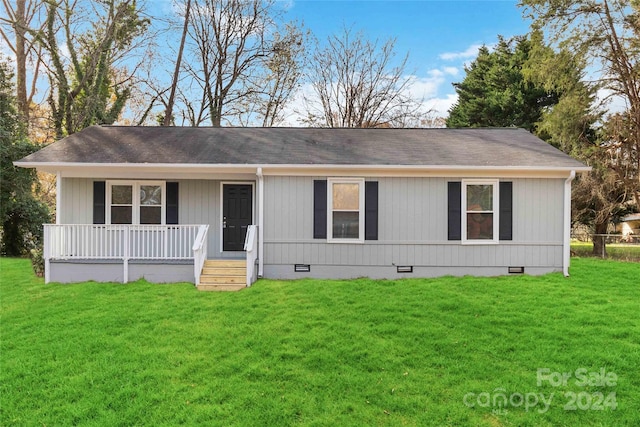 view of front of house with a porch and a front lawn