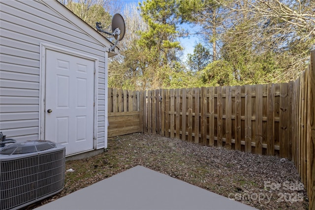 view of yard with central AC unit