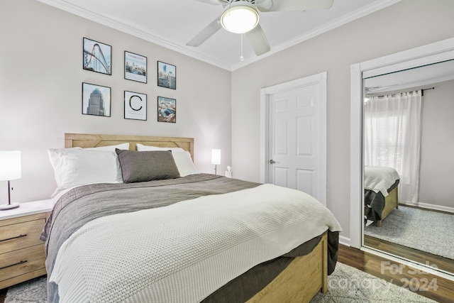 bedroom featuring ceiling fan, dark hardwood / wood-style flooring, and crown molding