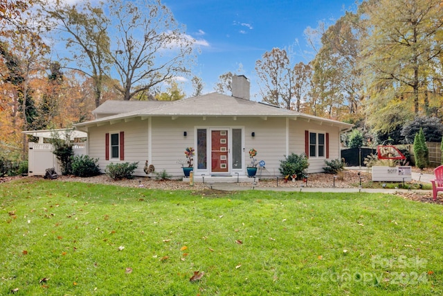 ranch-style house featuring a front lawn