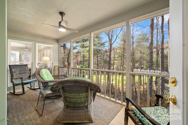 sunroom with ceiling fan