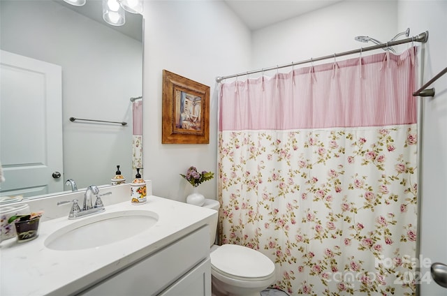 bathroom featuring a shower with curtain, vanity, and toilet