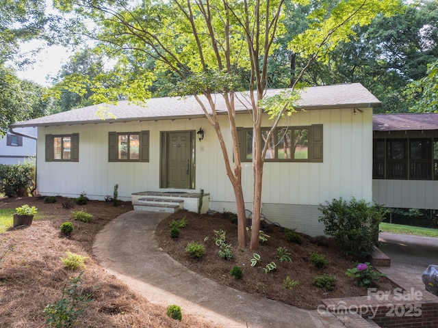 ranch-style home with a shingled roof