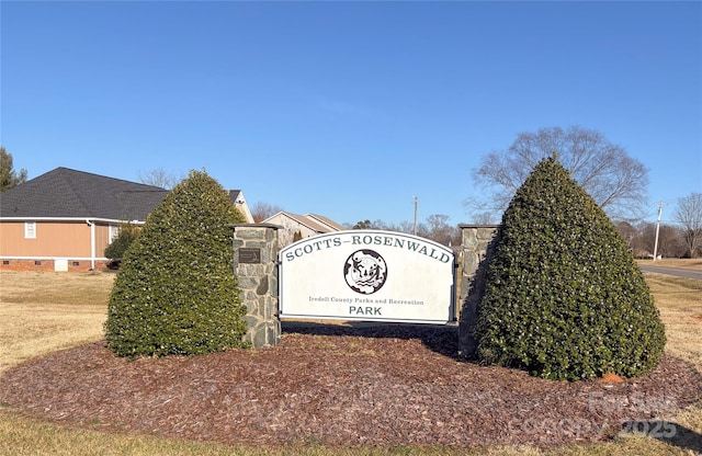 view of community / neighborhood sign