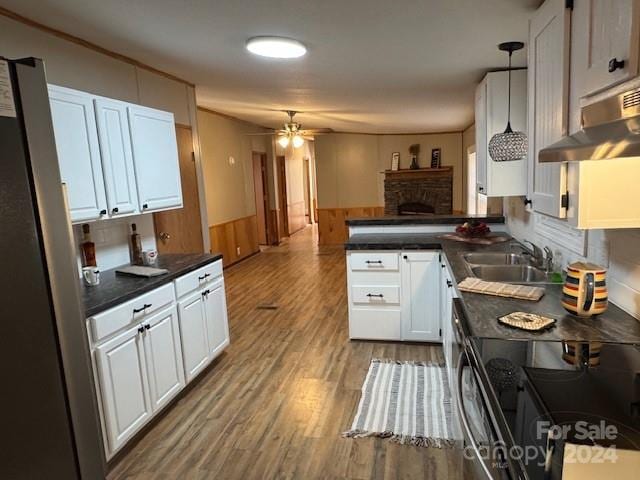 kitchen featuring pendant lighting, sink, ceiling fan, white cabinetry, and kitchen peninsula