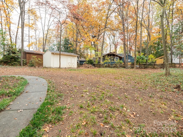 view of yard with an outdoor structure