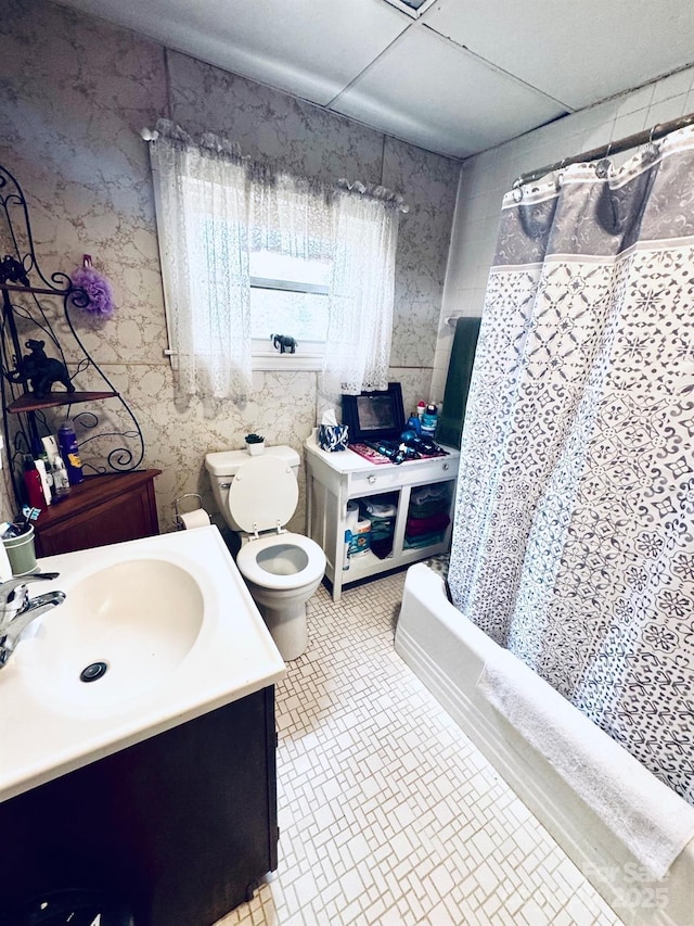 full bathroom featuring tile patterned floors, vanity, toilet, and shower / bath combo with shower curtain