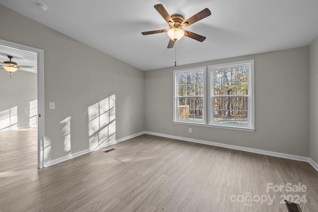 unfurnished room featuring light wood-type flooring and ceiling fan