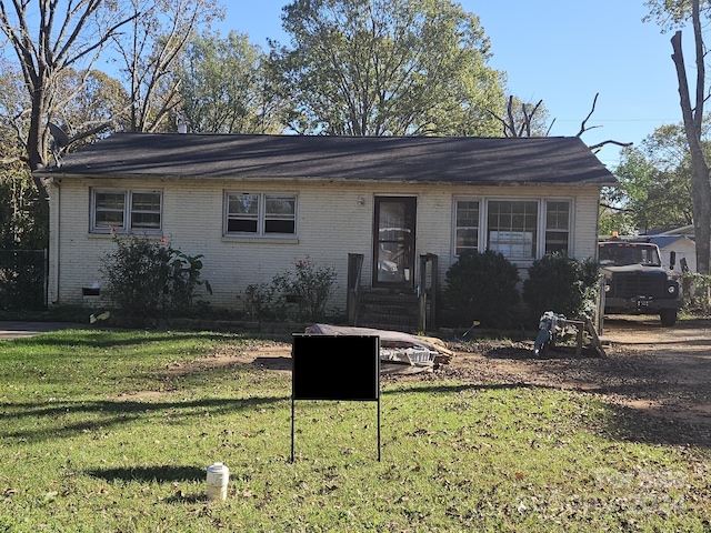 single story home with a front yard