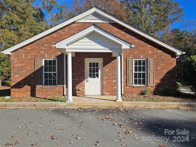 view of front of house