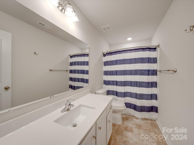 bathroom with a shower with curtain, vanity, and toilet