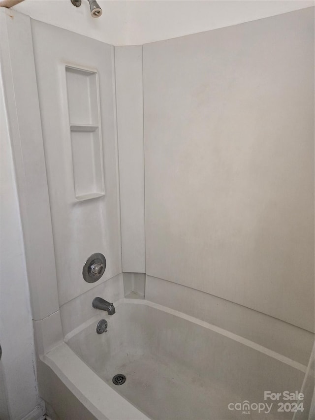 bathroom featuring washtub / shower combination