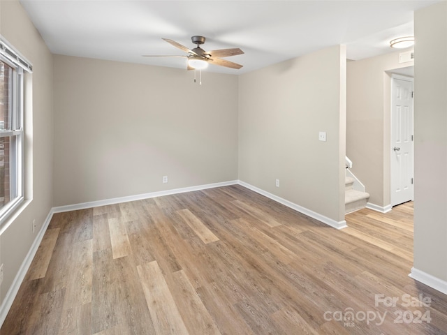 empty room featuring light hardwood / wood-style floors and ceiling fan