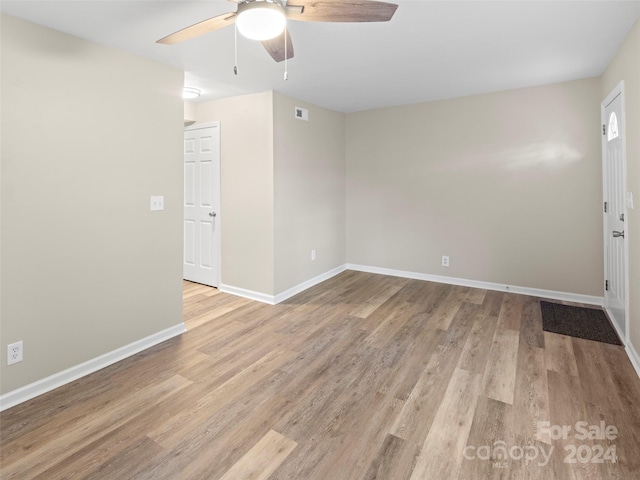 unfurnished room with light hardwood / wood-style floors and ceiling fan