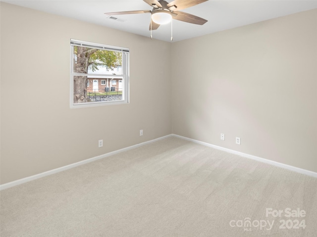 unfurnished room featuring ceiling fan and light colored carpet