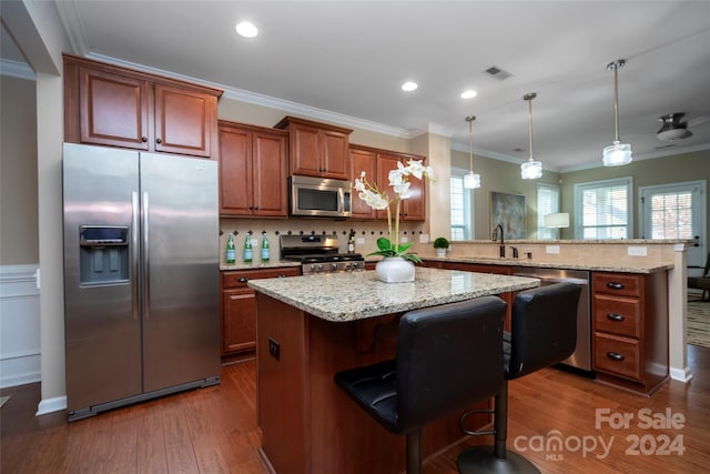 kitchen featuring dark wood-type flooring, crown molding, sink, appliances with stainless steel finishes, and kitchen peninsula