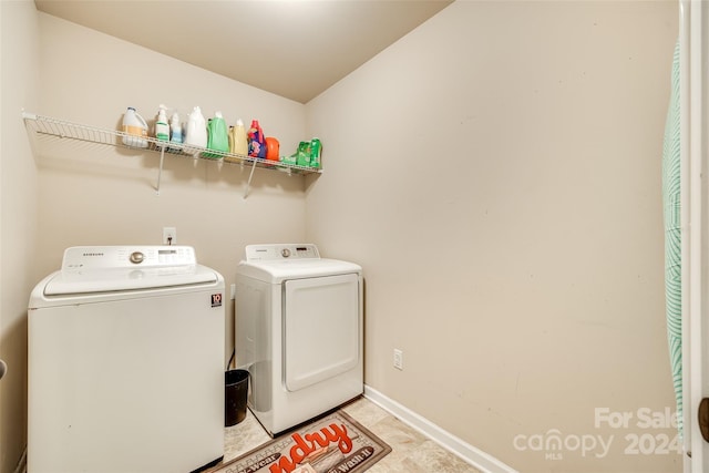 laundry room featuring washer and clothes dryer