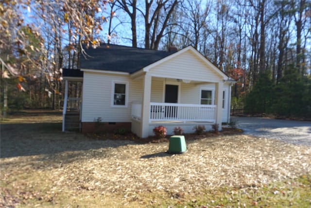 view of front facade with a porch