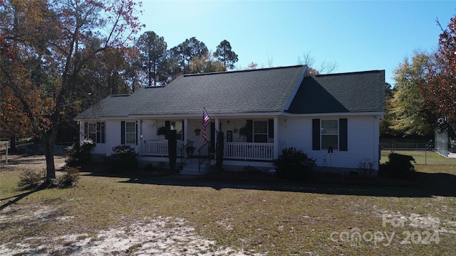 view of front of property featuring a front lawn and a porch