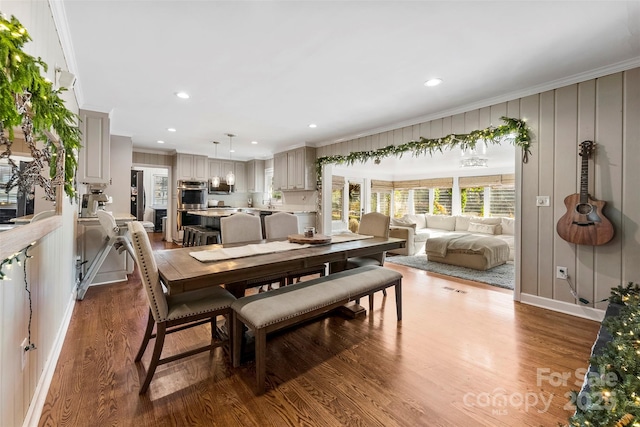 dining space featuring baseboards, recessed lighting, wood finished floors, and crown molding