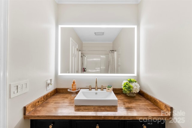 bathroom featuring a shower with curtain and vanity