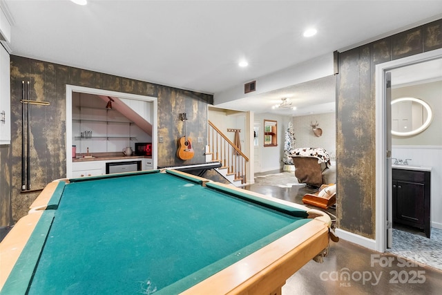 playroom featuring visible vents, pool table, wet bar, a sink, and recessed lighting