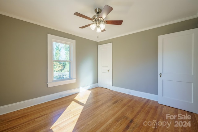 unfurnished room featuring ceiling fan, ornamental molding, and light hardwood / wood-style flooring