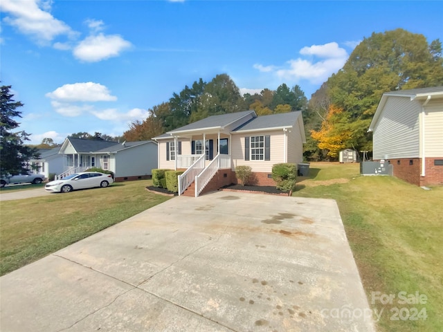 view of front of home featuring a front lawn and a porch