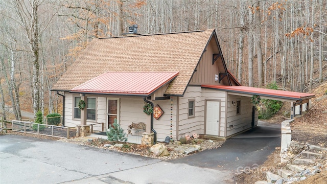 view of front of property with covered porch and a carport