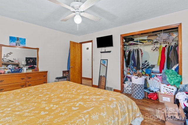 bedroom featuring ceiling fan, wood-type flooring, and a closet