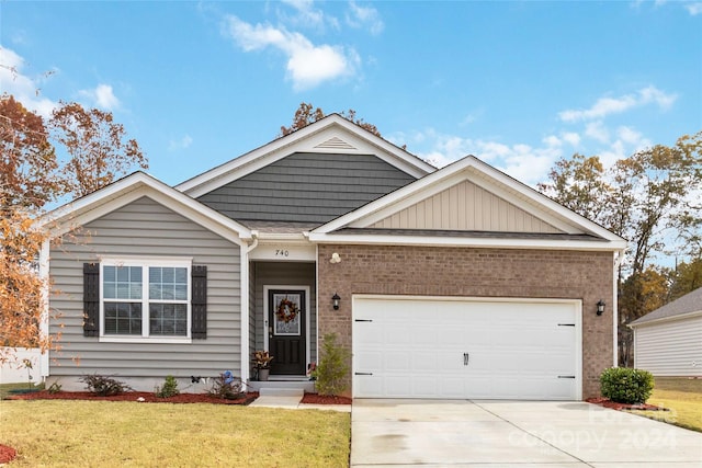 view of front of property featuring a front lawn and a garage