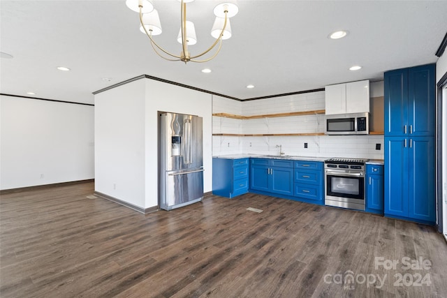 kitchen with dark wood-type flooring, blue cabinets, sink, decorative light fixtures, and stainless steel appliances