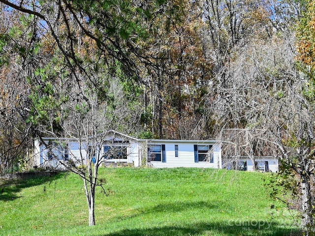 view of front of home with a front lawn