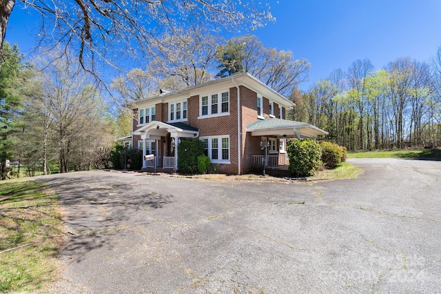 view of front of house featuring a porch