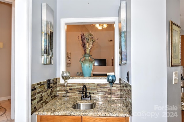 interior details with indoor wet bar and tasteful backsplash