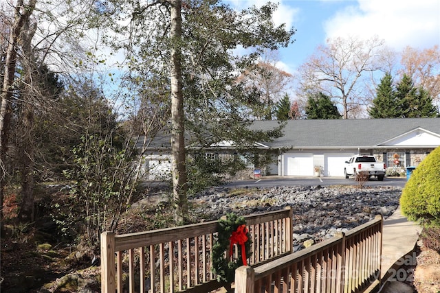 view of yard featuring a garage