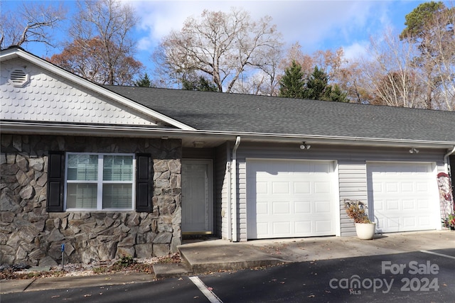 ranch-style home featuring a garage