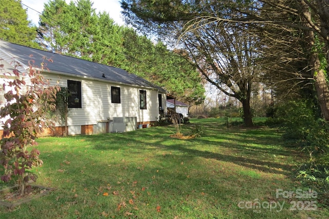 view of yard featuring central AC unit