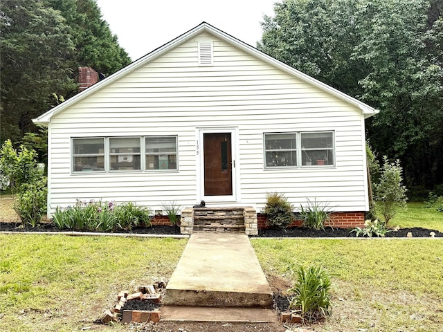 155 6th St SW, Taylorsville, NC 28681 - bungalow-style home with a front yard