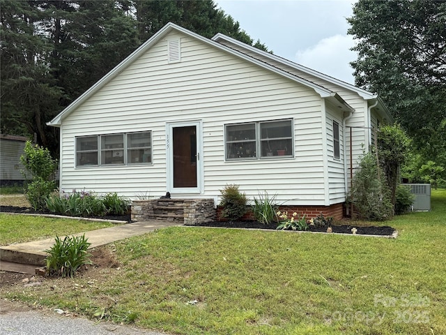 155 6th St SW, Taylorsville, NC 28681 - bungalow with central air condition unit and a front yard