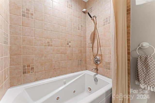 bathroom featuring shower / bath combo with shower curtain