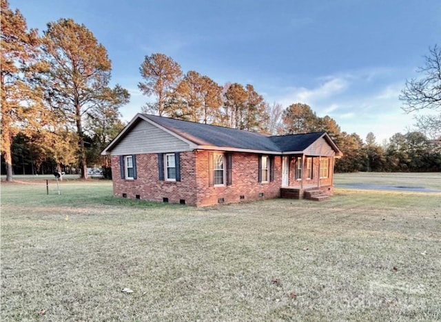 view of front of house with a front lawn