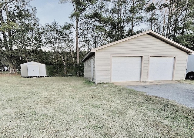 garage featuring a lawn