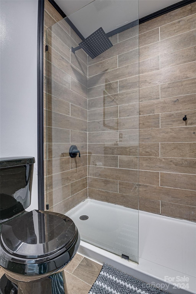 bathroom with tiled shower