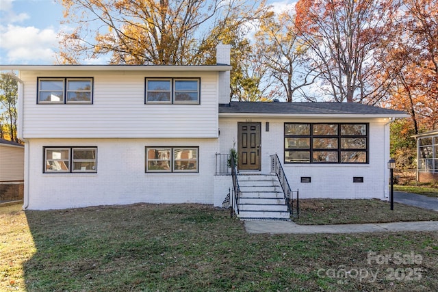 view of front of property with a front yard