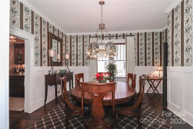 dining area featuring crown molding, dark hardwood / wood-style flooring, and a notable chandelier