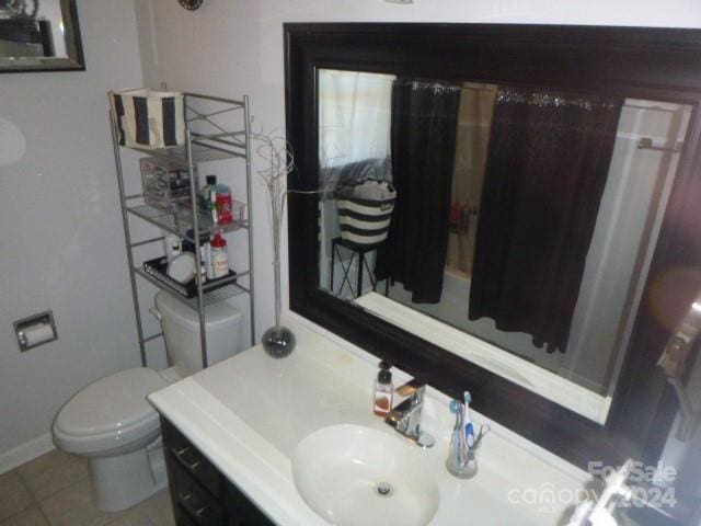 full bathroom featuring tile patterned floors, vanity, toilet, and shower / tub combo