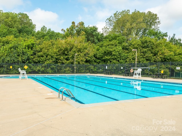 view of swimming pool