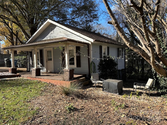 view of front facade featuring a porch