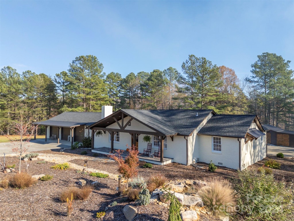 view of front of home featuring a porch and a garage